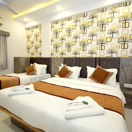 Hotel A1 Vastrapur Ahmedabad Extérieur photo