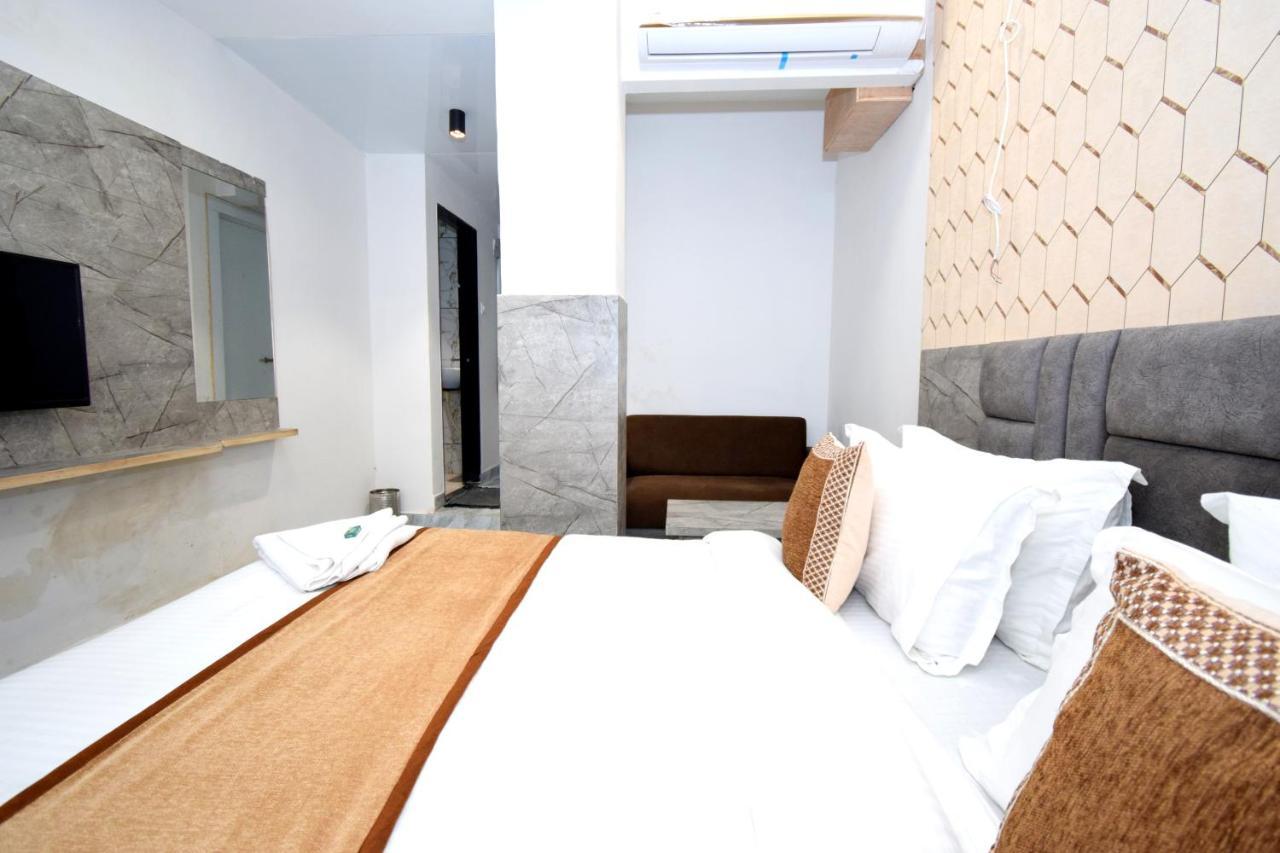 Hotel A1 Vastrapur Ahmedabad Extérieur photo