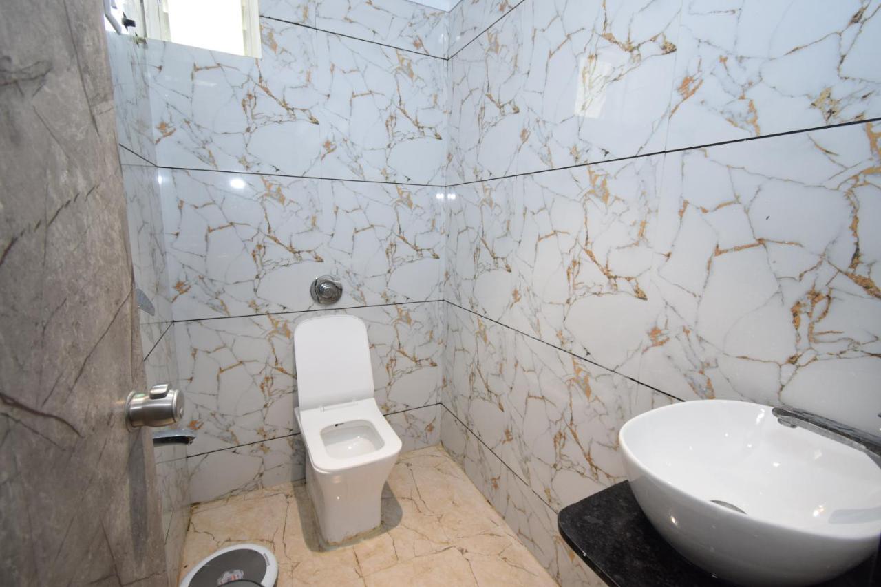 Hotel A1 Vastrapur Ahmedabad Extérieur photo