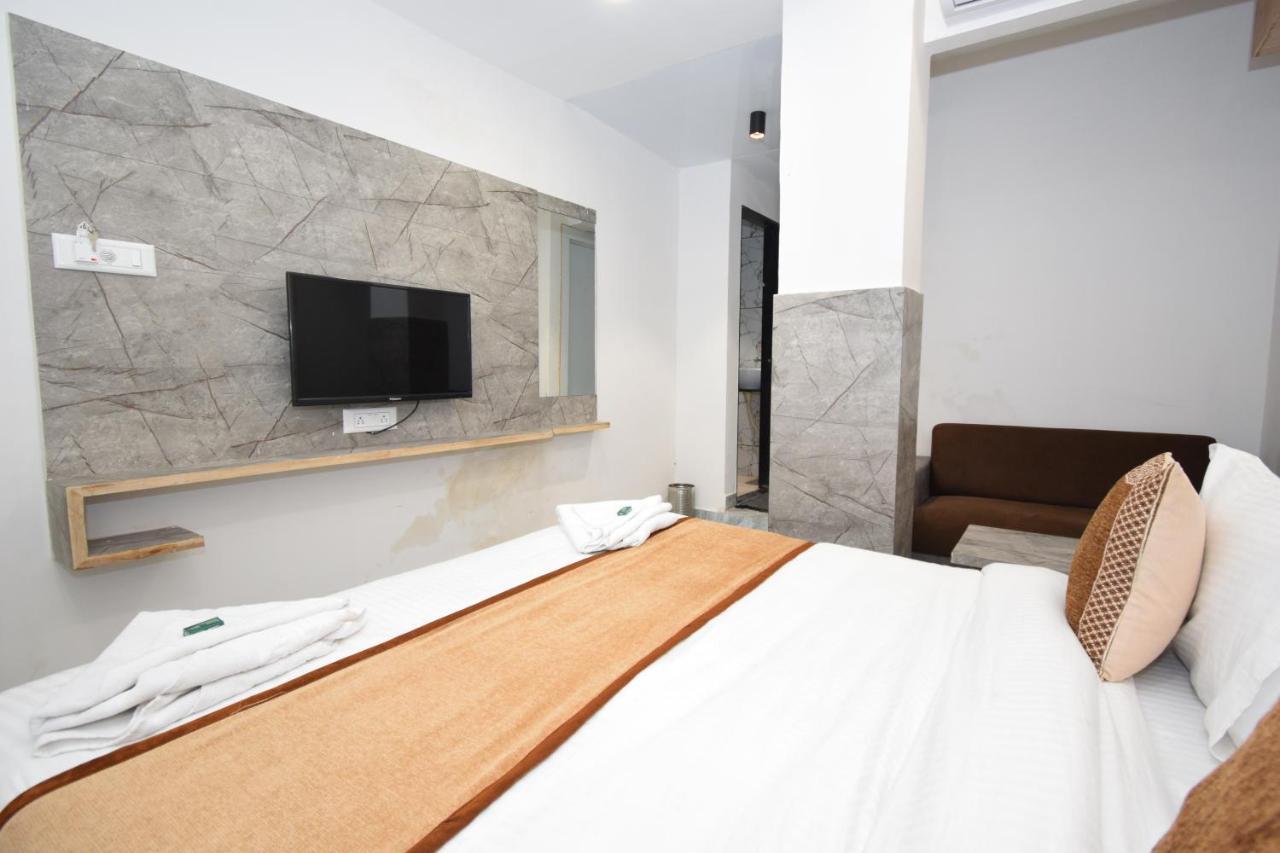 Hotel A1 Vastrapur Ahmedabad Extérieur photo
