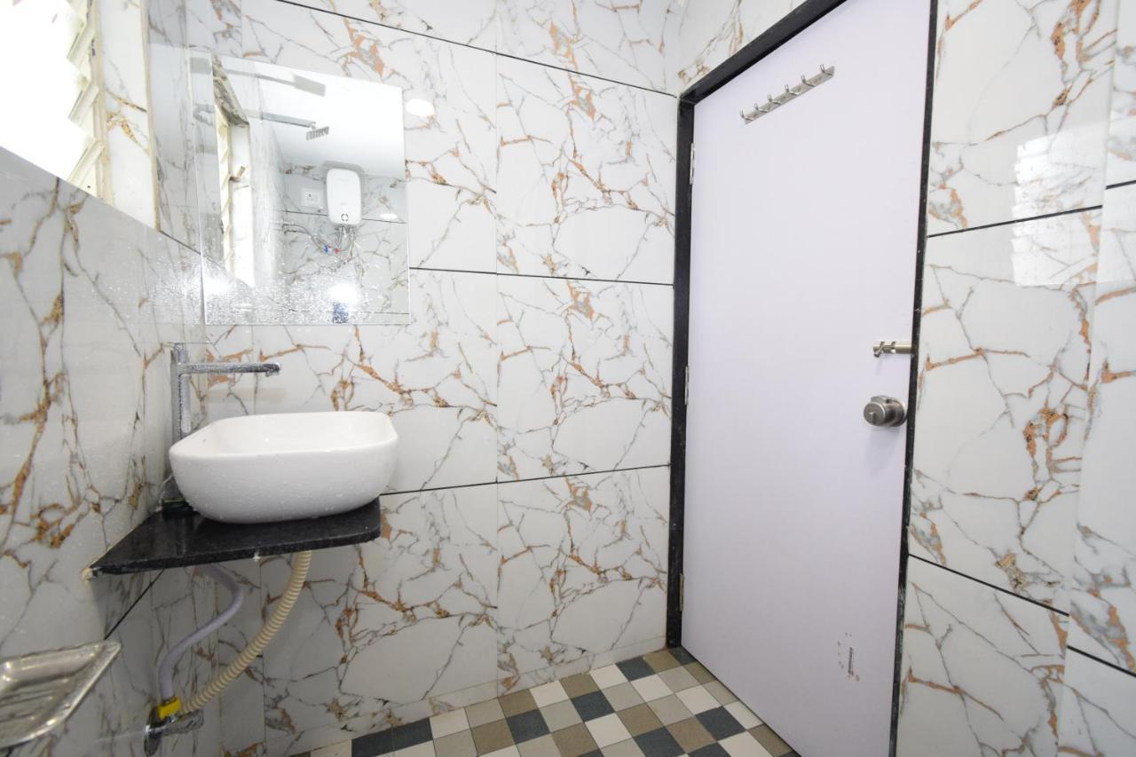 Hotel A1 Vastrapur Ahmedabad Extérieur photo