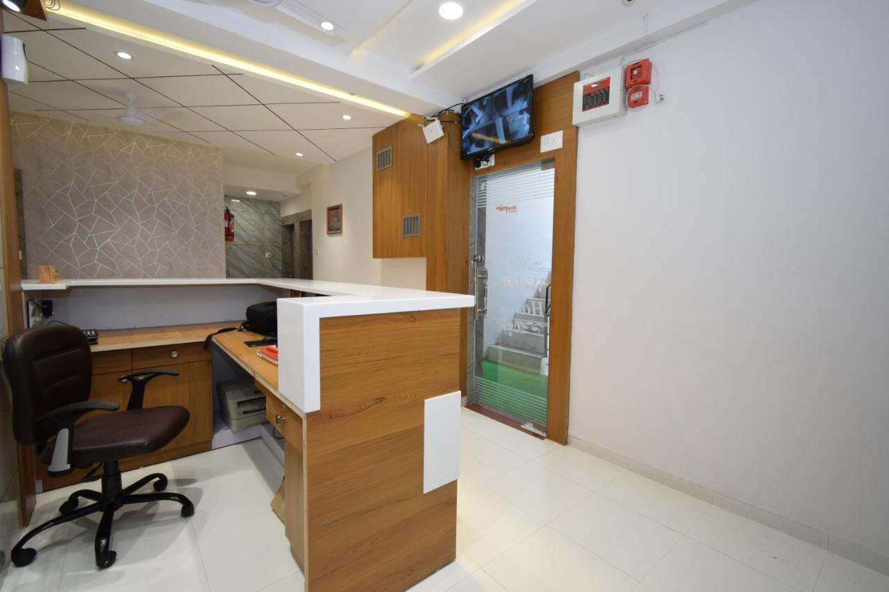 Hotel A1 Vastrapur Ahmedabad Extérieur photo