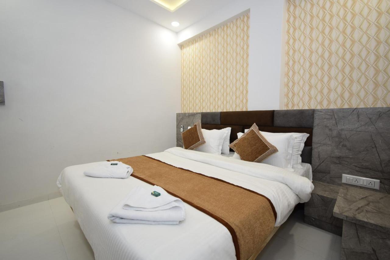 Hotel A1 Vastrapur Ahmedabad Extérieur photo