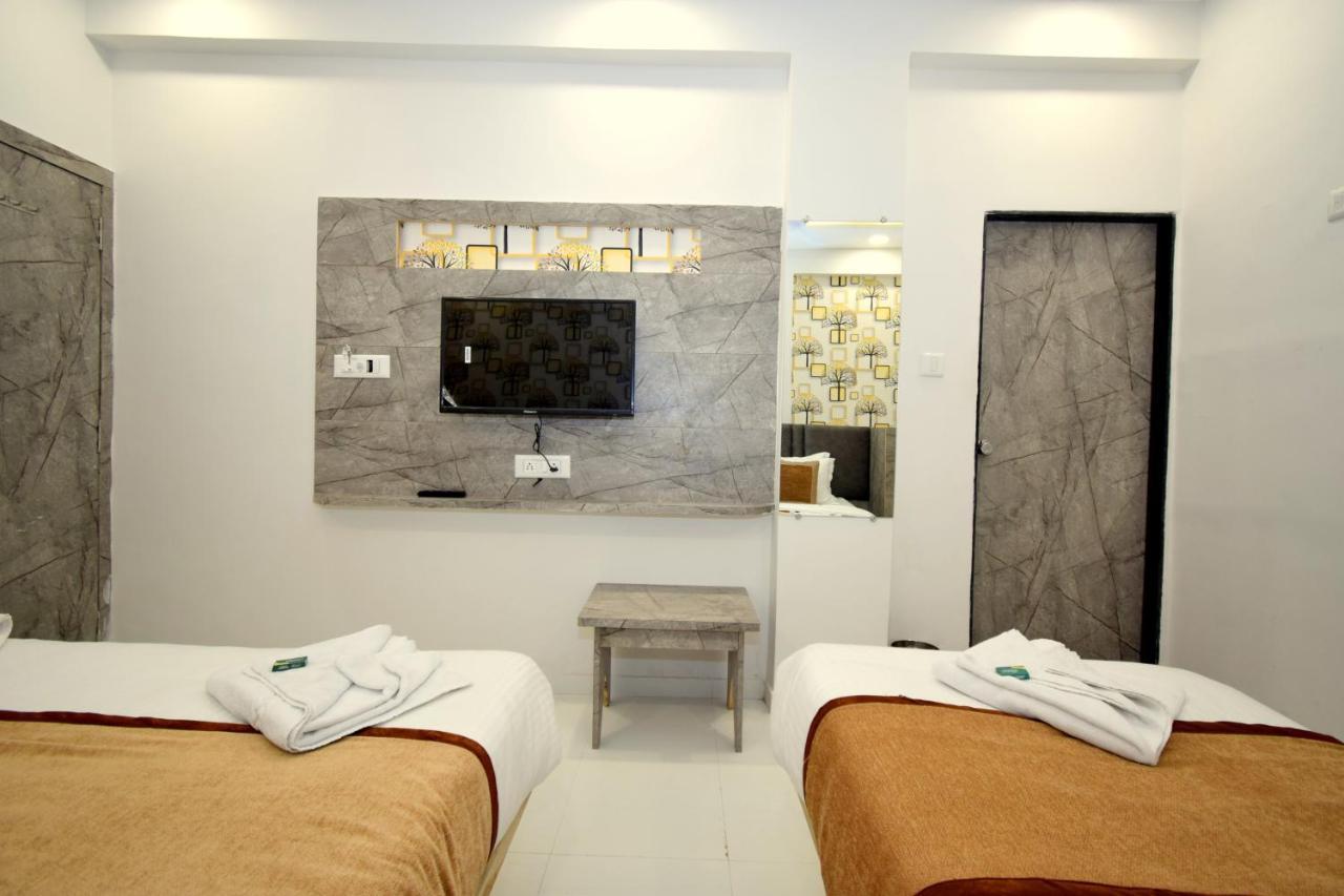 Hotel A1 Vastrapur Ahmedabad Extérieur photo