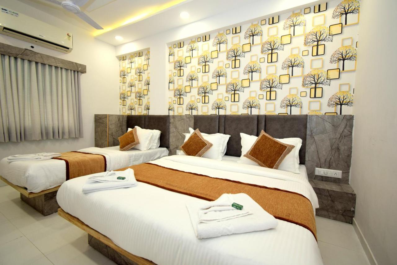 Hotel A1 Vastrapur Ahmedabad Extérieur photo
