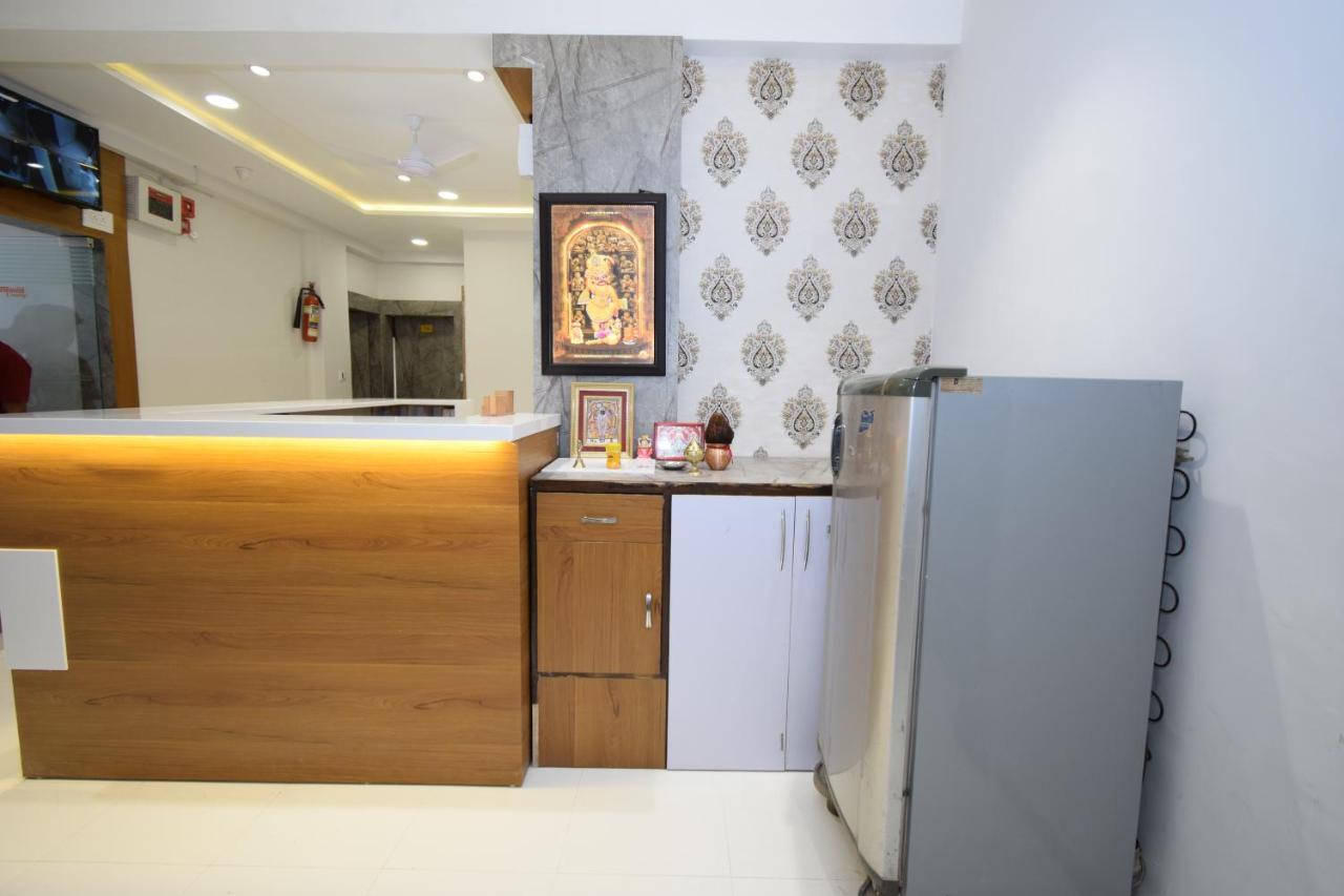 Hotel A1 Vastrapur Ahmedabad Extérieur photo